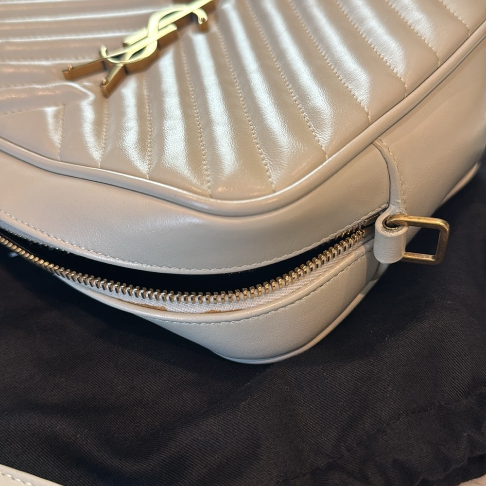 YSL classic leather camera bag in the color bone. - Picture 13 of 15